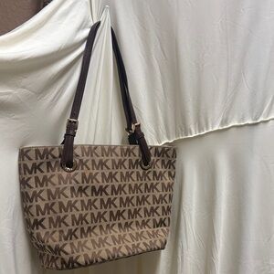 Michael Kors Brown and Tan Logo Tote great condition/no smoking home